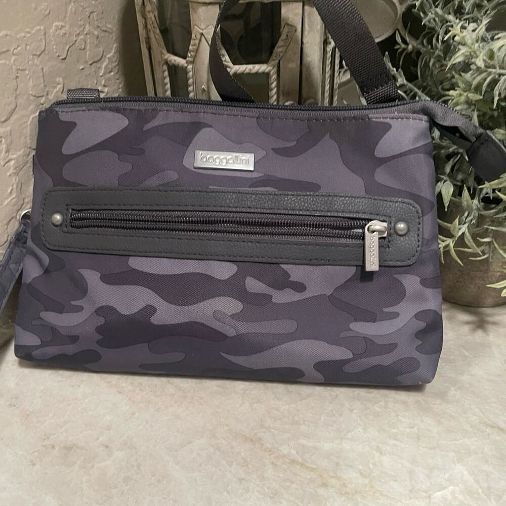 Baggallini gray camo convertible bag NWOT